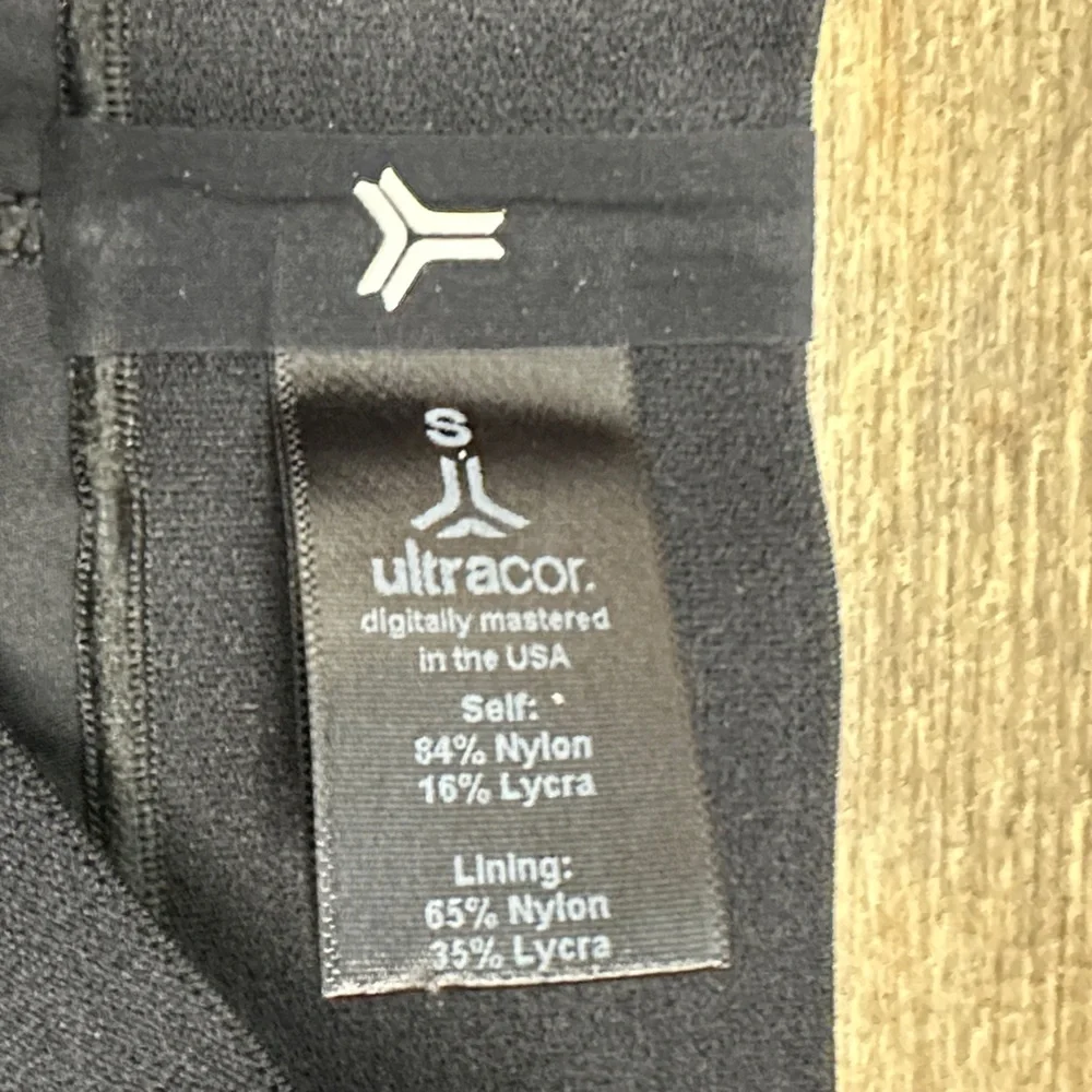 ULTRACOR Set  Women's Collegiate Black Leggings and Top with Silver Accents - Picture 3 of 16